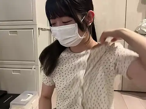 Snapshot of y-u-r-a-33 chatting on June 2026 04:28:01 AM y-u-r-a-33 online show from June 2026 04:28:01 AM