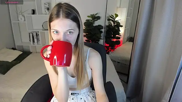 LauraPurr online show from May 2026 06:08:01 AM