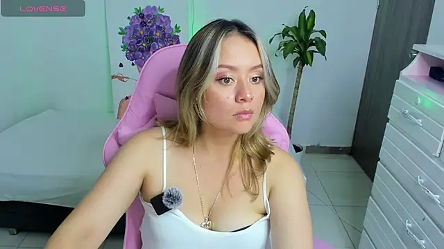 Snapshot of Ari_Angel23 chatting on June 2026 05:34:02 AM Ari Angel23 online show from June 2026 05:34:02 AM