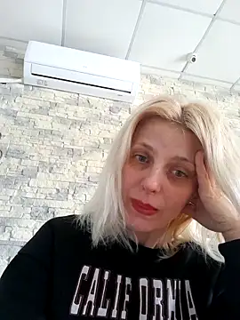 Snapshot of MiaLove183 chatting on March 2026 02:44:01 PM MiaLove183 online show from March 2026 02:44:01 PM