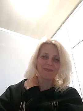 Snapshot of MiaLove183 chatting on April 2026 01:42:02 PM MiaLove183 online show from April 2026 01:42:02 PM