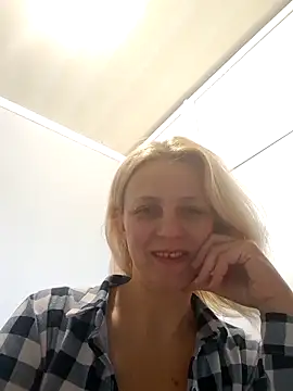 Snapshot of MiaLove183 chatting on April 2026 08:20:01 AM MiaLove183 online show from April 2026 08:20:01 AM