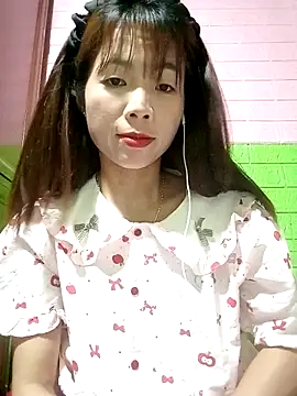 AmyLinee01 online show from April 2026 05:41:01 PM