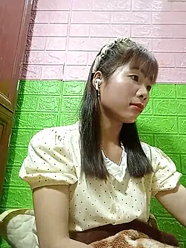 AmyLinee01 online show from June 2026 07:12:02 PM