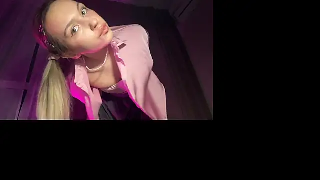 Candy Loveee online show from March 2026 10:38:02 PM