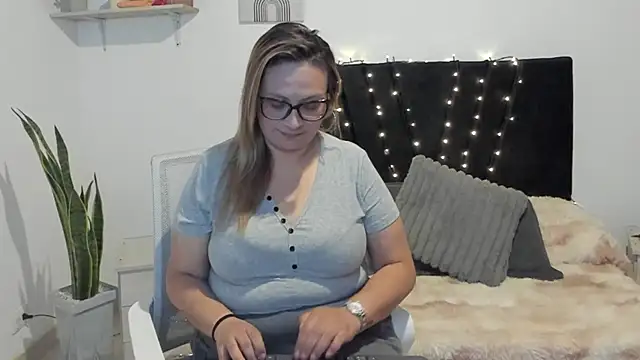 Just evangeline online show from April 2026 02:36:02 PM