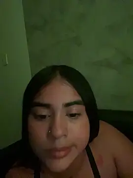 Snapshot of Valerials chatting on April 2026 06:52:01 AM Valerials online show from April 2026 06:52:01 AM