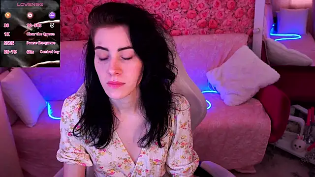 Snapshot of CurleyBlueEyes chatting on March 2026 01:50:02 PM CurleyBlueEyes online show from March 2026 01:50:02 PM