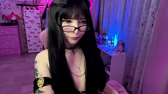 ToxiraLuneX online show from April 2026 04:46:02 PM