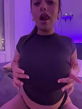 Lusty Lunaa online show from May 2026 11:17:01 AM