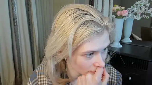 Snapshot of CarleySuski chatting on March 2026 06:40:01 AM CarleySuski online show from March 2026 06:40:01 AM