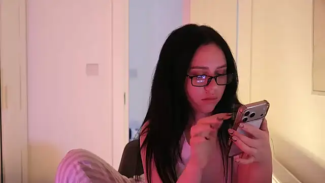 Snapshot of mira_mmira chatting on April 2026 09:57:02 PM mira mmira online show from April 2026 09:57:02 PM