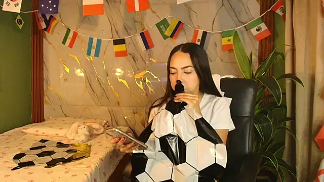 Daphne Rosse online show from June 2026 12:03:02 PM