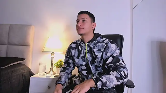 Chriss Diamond online show from June 2026 07:56:01 PM