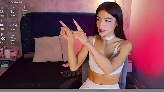 Snapshot of Charlott__18 chatting on June 2026 02:05:01 PM Charlott 18 online show from June 2026 02:05:01 PM