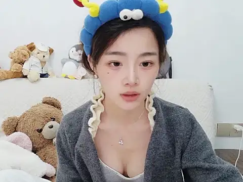 Snapshot of cc-8 chatting on March 2026 01:44:02 PM cc-8 online show from March 2026 01:44:02 PM