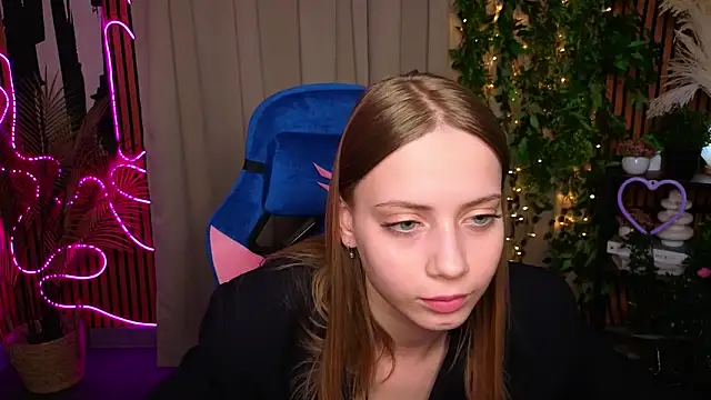 Snapshot of HelenHale chatting on March 2026 12:38:02 PM HelenHale online show from March 2026 12:38:02 PM