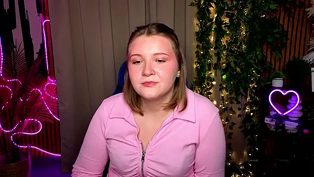 Snapshot of PettyRogers chatting on April 2026 01:44:02 PM PettyRogers online show from April 2026 01:44:02 PM