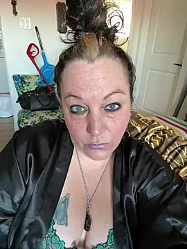 Queenemerald online show from March 2026 07:02:02 PM