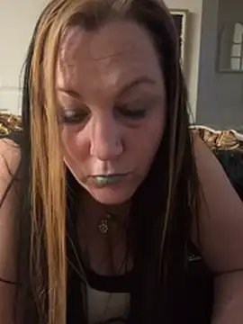 Queenemerald online show from April 2026 02:34:01 AM