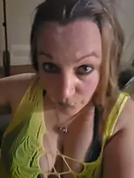 Queenemerald online show from July 2026 04:40:01 AM