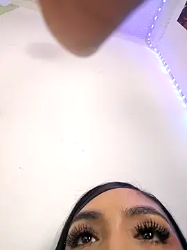 Snapshot of yvonne_1998 chatting on March 2026 09:10:01 PM yvonne 1998 online show from March 2026 09:10:01 PM