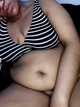 sultrydiva00 online show from April 2026 01:52:02 PM