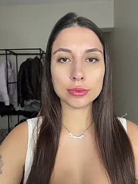 Carolzinhalux69 online show from June 2026 11:00:01 PM