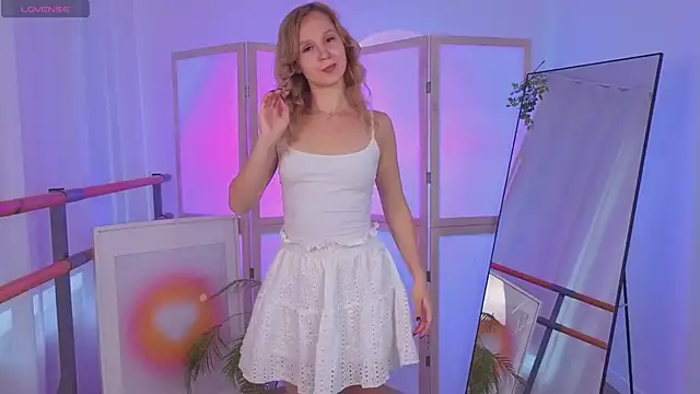 sophie blossom  online show from June 2026 01:45:02 PM