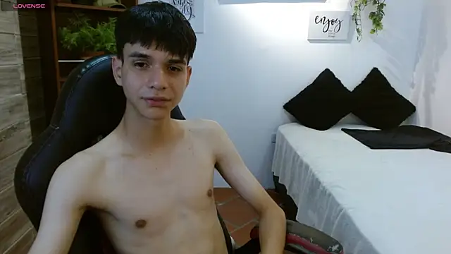 Snapshot of maxim_rod chatting on April 2026 02:15:02 AM maxim rod online show from April 2026 02:15:02 AM