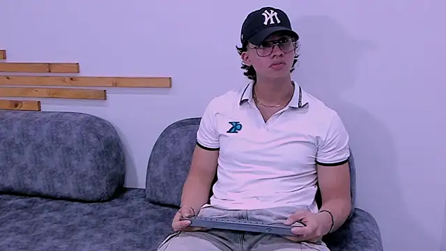 Snapshot of axxel_body chatting on March 2026 08:41:01 PM axxel body online show from March 2026 08:41:01 PM