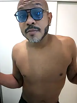 Snapshot of RickDonn chatting on April 2026 09:45:01 PM RickDonn online show from April 2026 09:45:01 PM