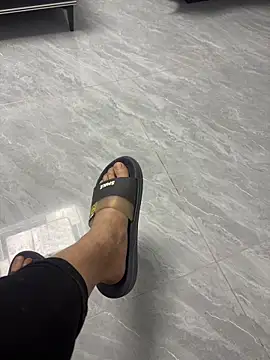 yingzi003 online show from April 2026 02:00:01 PM