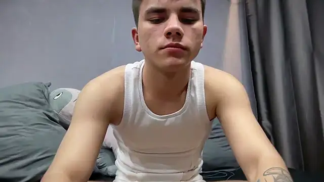 Snapshot of MaxWoolf chatting on April 2026 02:26:01 PM MaxWoolf online show from April 2026 02:26:01 PM