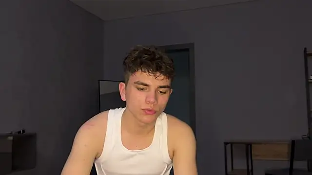 Snapshot of MaxWoolf chatting on May 2026 02:44:02 PM MaxWoolf online show from May 2026 02:44:02 PM