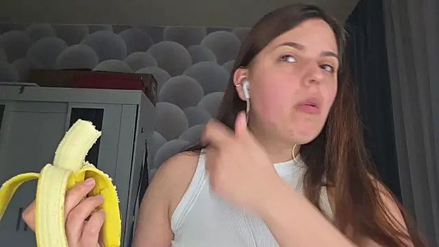 Snapshot of AnnaSpirit chatting on April 2026 04:30:01 PM AnnaSpirit online show from April 2026 04:30:01 PM