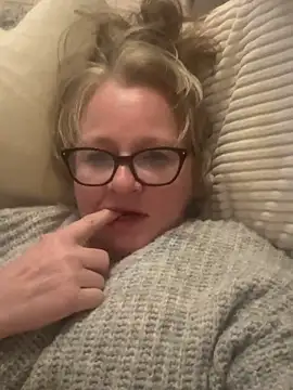 Snapshot of Tinchen_Milf chatting on April 2026 07:47:02 PM Tinchen Milf online show from April 2026 07:47:02 PM