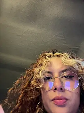 Snapshot of Amber-fire chatting on March 2026 10:21:02 PM Amber-fire online show from March 2026 10:21:02 PM