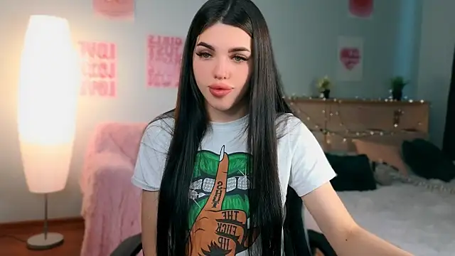 Snapshot of molly_rettyy chatting on June 2026 04:07:02 AM molly rettyy online show from June 2026 04:07:02 AM