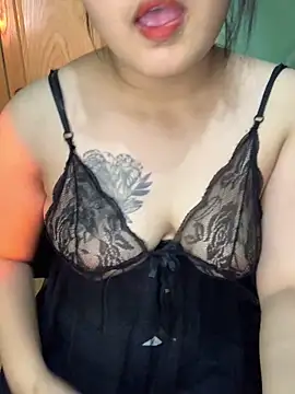 Snapshot of AngelaLuisaaTT chatting on April 2026 04:12:02 PM AngelaLuisaaTT online show from April 2026 04:12:02 PM