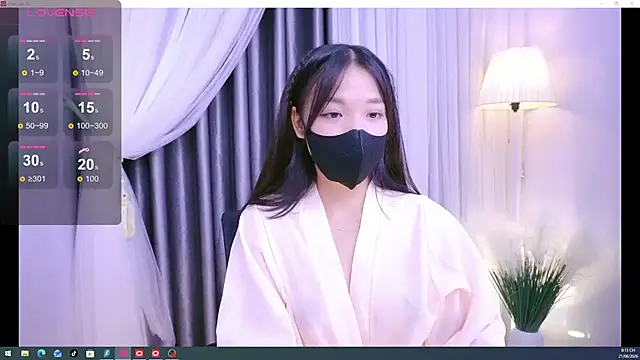 Snapshot of Lu_Ly22 chatting on June 2026 01:13:02 PM Lu Ly22 online show from June 2026 01:13:02 PM