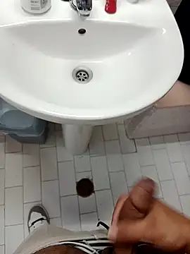 Snapshot of maicolvalejo4444 chatting on April 2026 06:28:01 PM maicolvalejo4444 online show from April 2026 06:28:01 PM