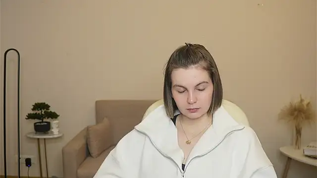 Snapshot of AnnaSchroen chatting on April 2026 06:33:01 AM AnnaSchroen online show from April 2026 06:33:01 AM