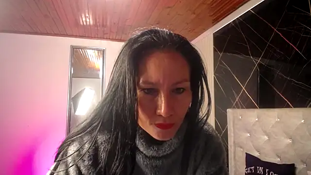 Snapshot of valeriiaa_b chatting on April 2026 11:36:01 AM valeriiaa b online show from April 2026 11:36:01 AM