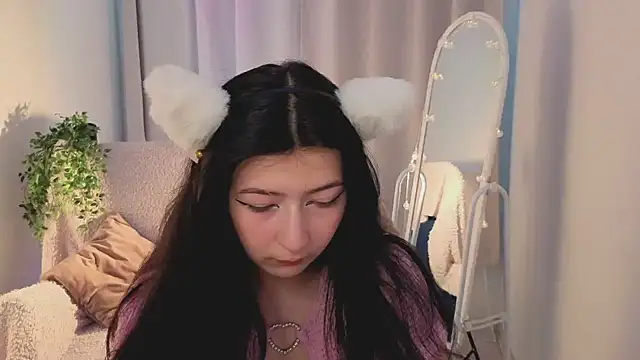 Snapshot of HanamiCei chatting on April 2026 01:38:01 PM HanamiCei online show from April 2026 01:38:01 PM