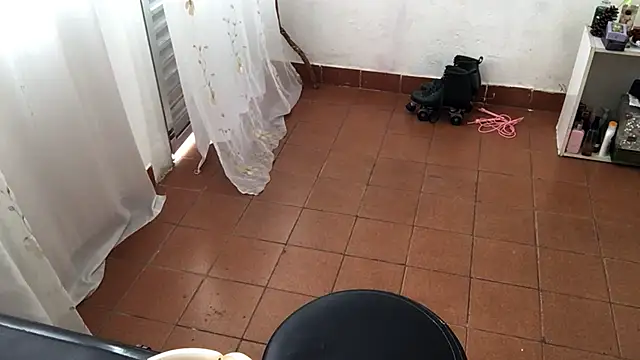 petitecurlybrunette online show from April 2026 01:23:02 PM