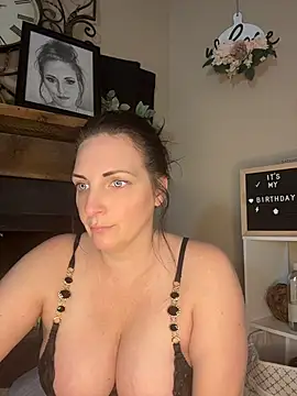 Snapshot of taylorsunshine chatting on July 2026 07:39:01 PM taylorsunshine online show from July 2026 07:39:01 PM