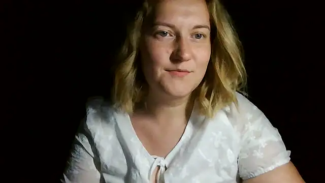 TinaKittyX online show from May 2026 09:05:02 PM