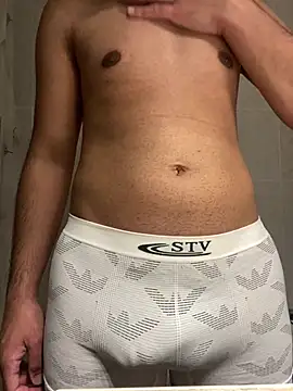 lucasss060 online show from April 2026 07:01:02 PM