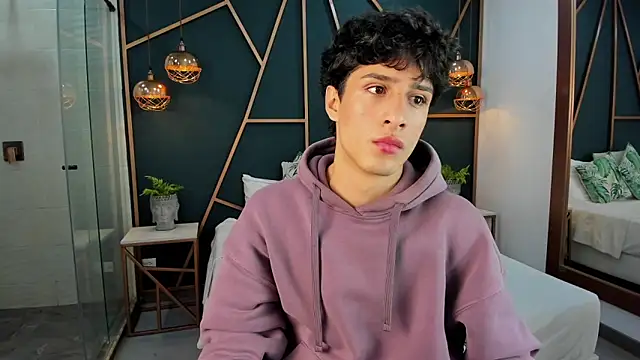 Snapshot of oliver_laurent chatting on April 2026 01:11:01 PM oliver laurent online show from April 2026 01:11:01 PM